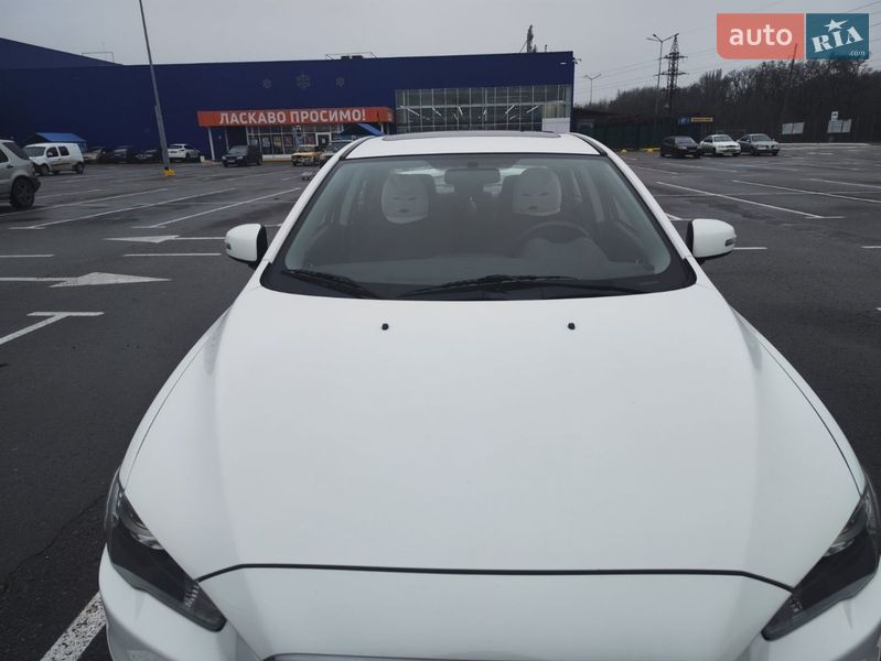Седан Mitsubishi Lancer 2015 в Запорожье