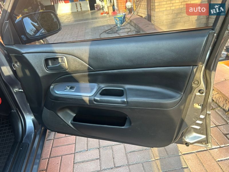 Седан Mitsubishi Lancer 2008 в Киеве