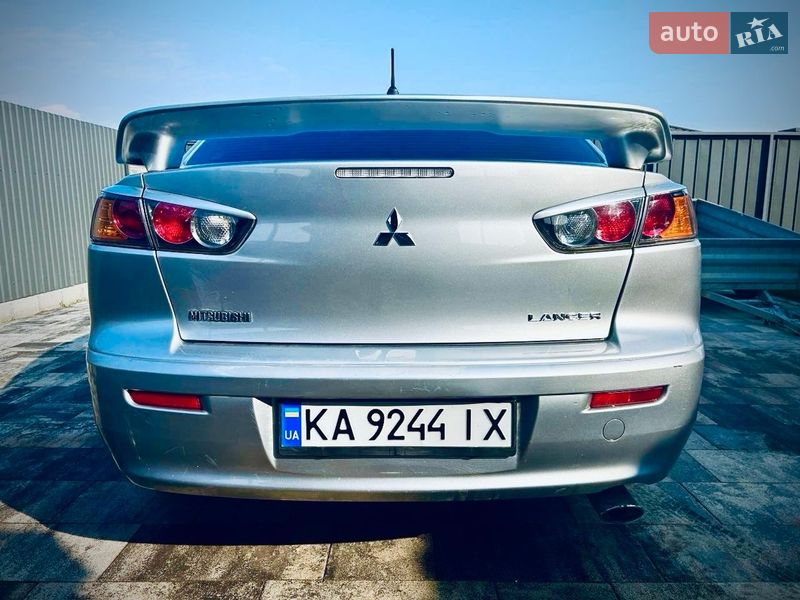Седан Mitsubishi Lancer 2015 в Ужгороде