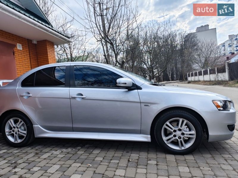 Седан Mitsubishi Lancer 2014 в Чернигове
