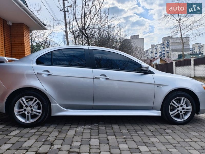 Седан Mitsubishi Lancer 2014 в Чернигове