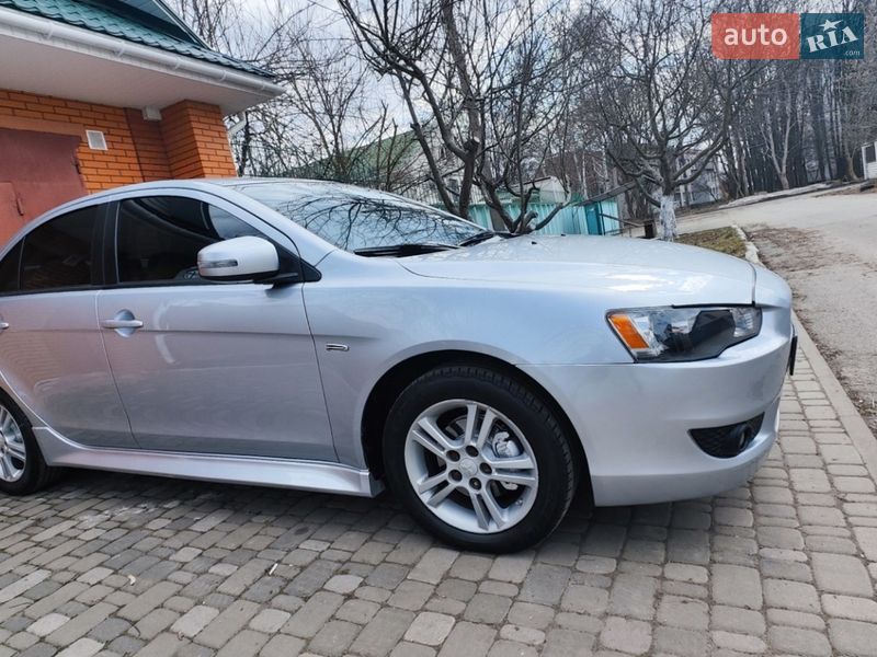 Седан Mitsubishi Lancer 2014 в Чернигове