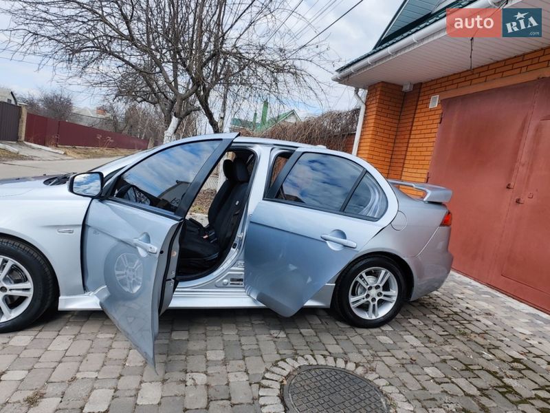 Седан Mitsubishi Lancer 2014 в Чернигове