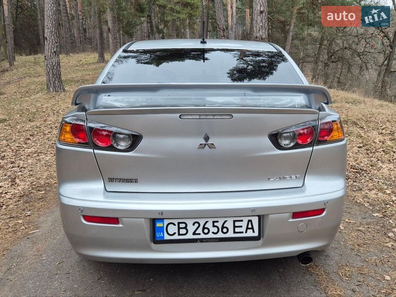 Седан Mitsubishi Lancer 2015 в Чернигове