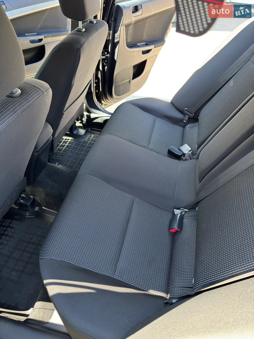 2010 Mitsubishi Lancer - мініатюра 16