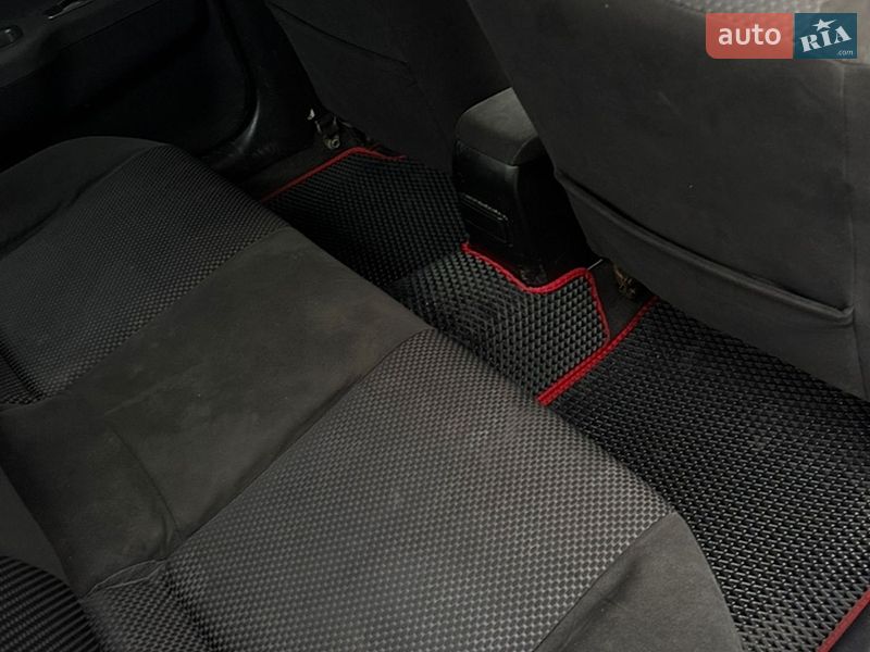 Седан Mitsubishi Lancer 2006 в Днепре
