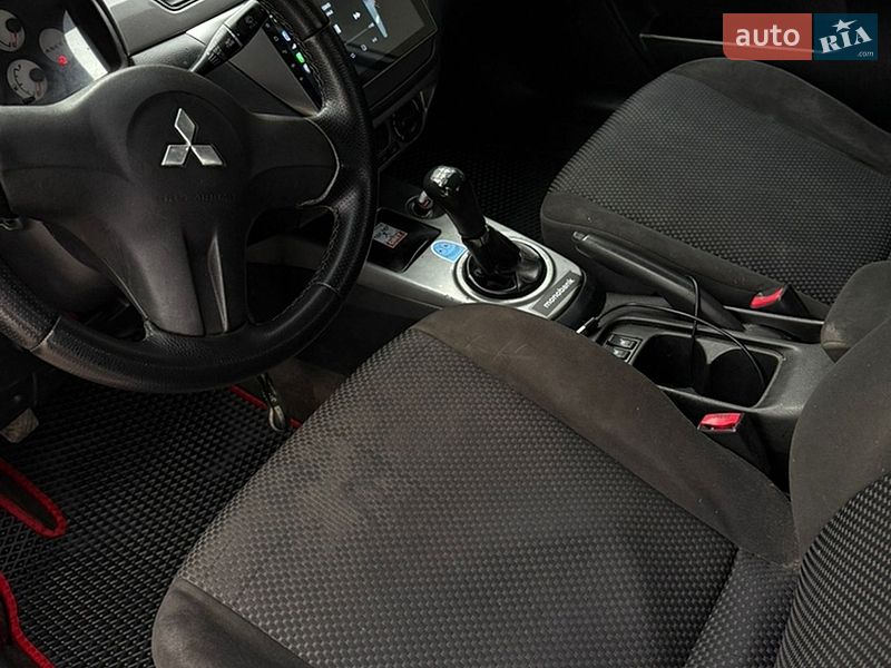 Седан Mitsubishi Lancer 2006 в Днепре