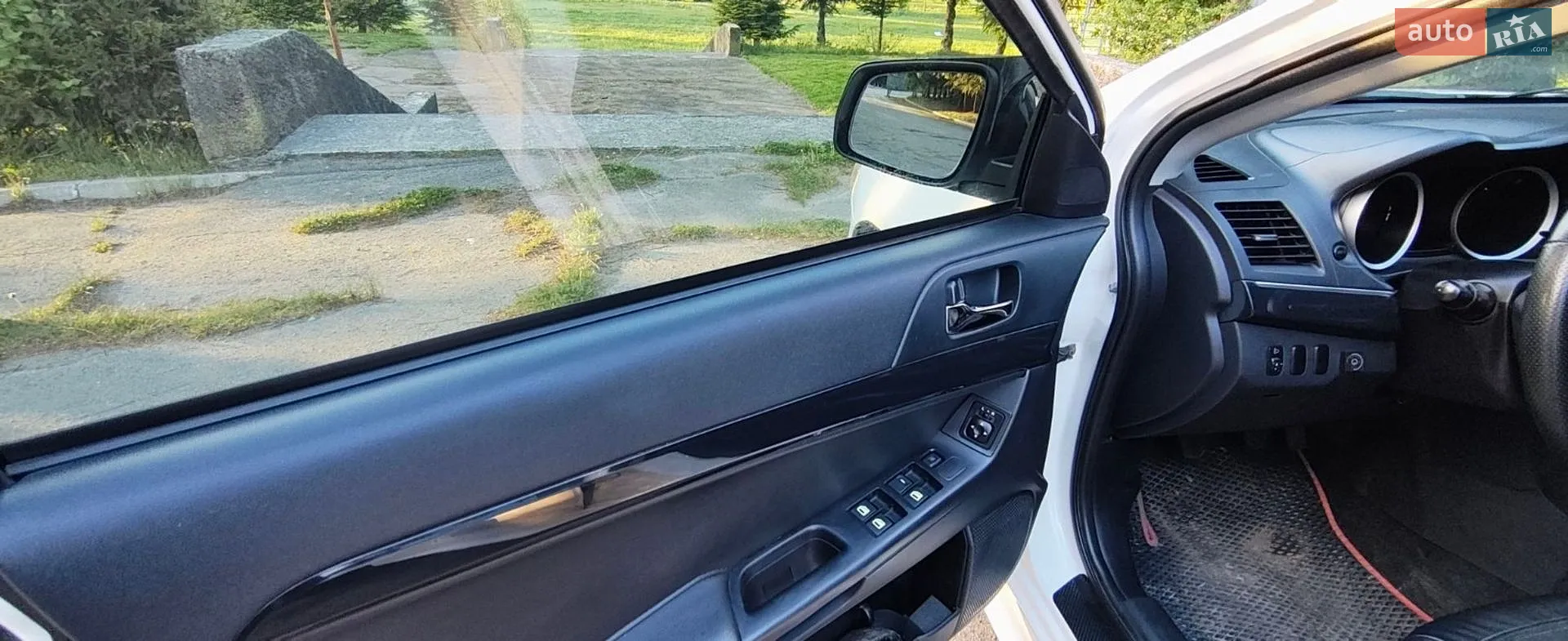 2012 Mitsubishi Lancer - мініатюра 12