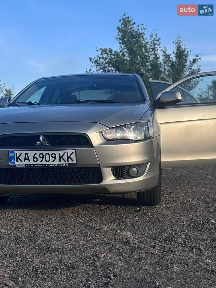 2010 Mitsubishi Lancer - мініатюра 22