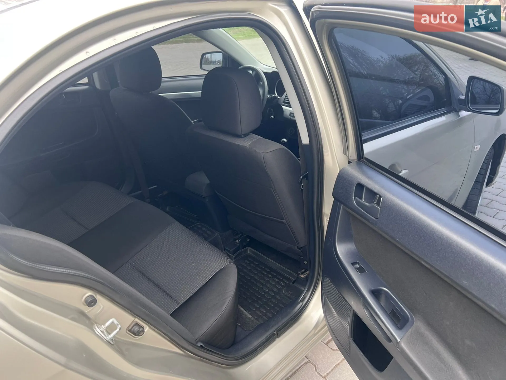2010 Mitsubishi Lancer - мініатюра 12