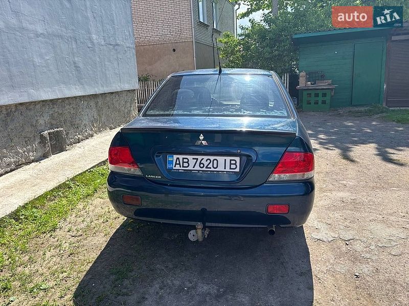 Седан Mitsubishi Lancer 2005 в Ильинцах