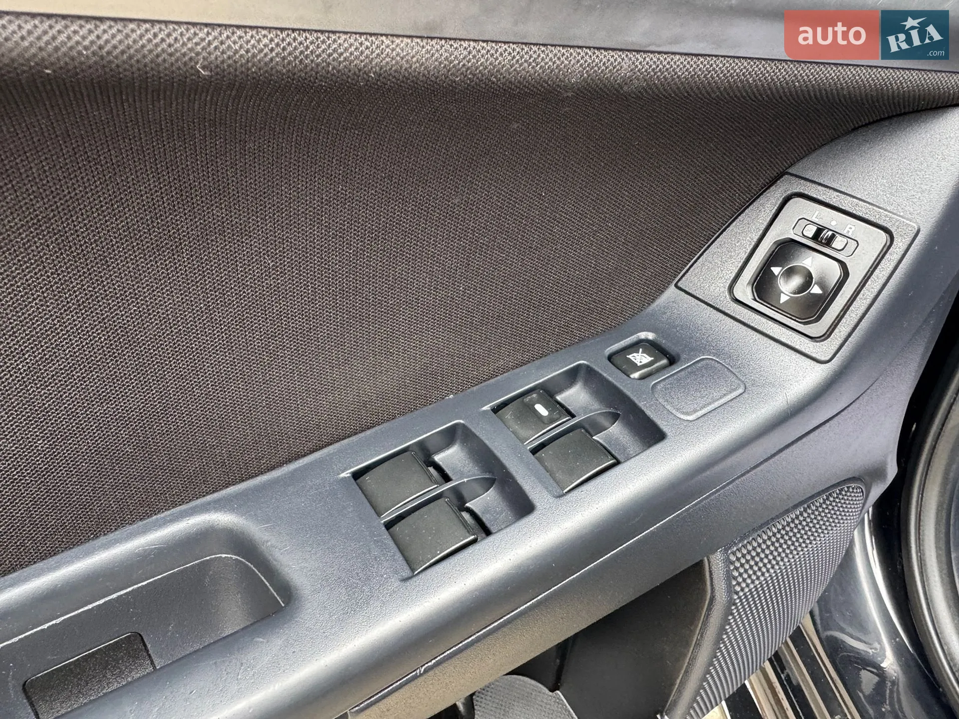 2010 Mitsubishi Lancer - мініатюра 28