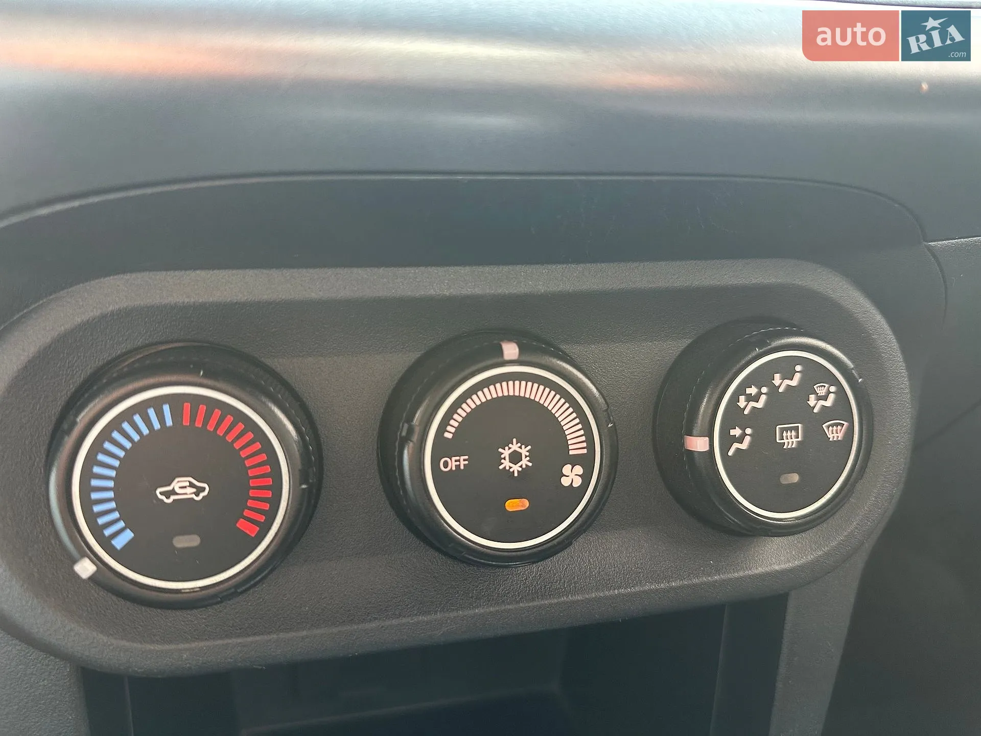 2011 Mitsubishi Lancer - мініатюра 36