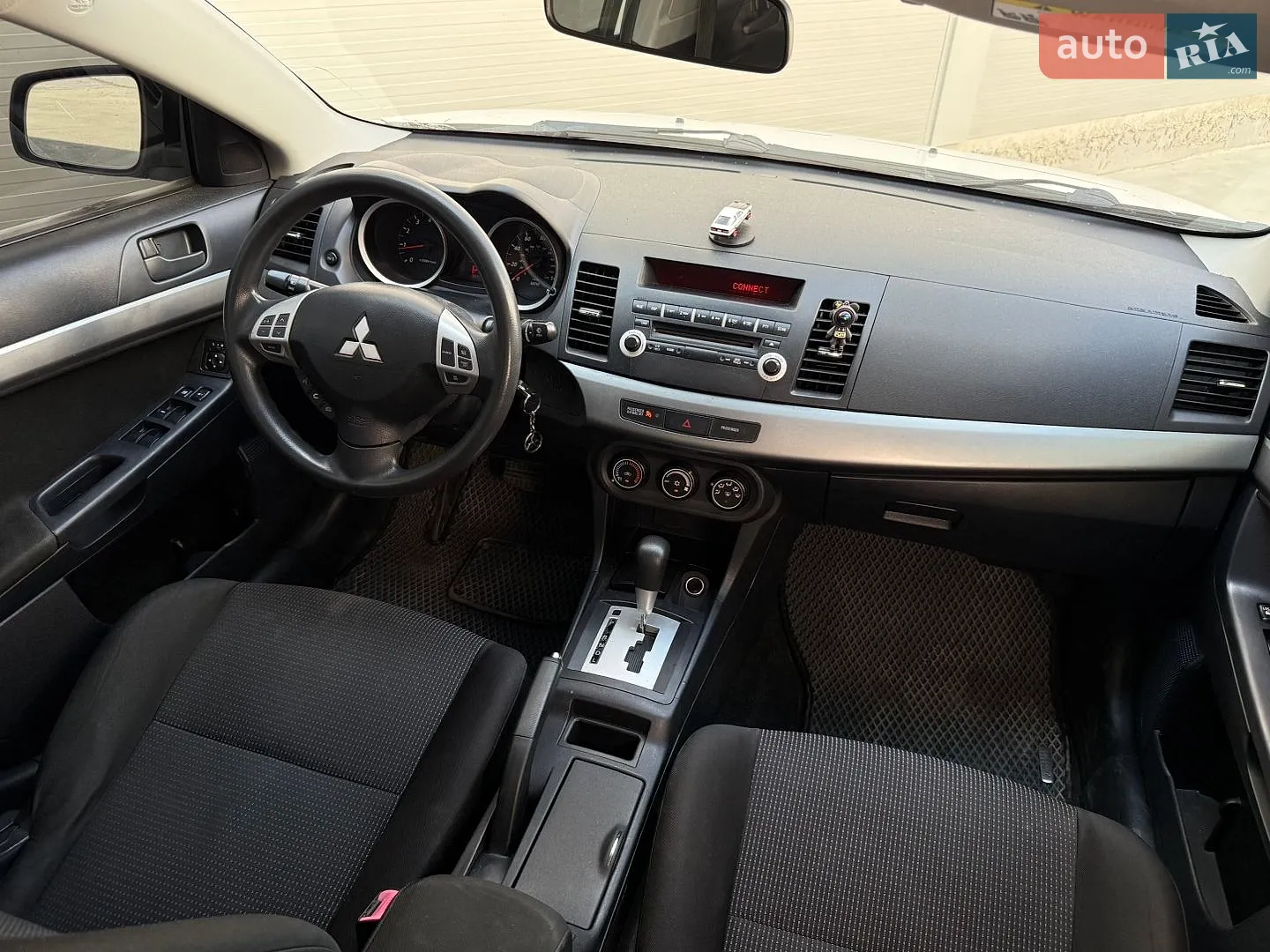 2010 Mitsubishi Lancer - мініатюра 32