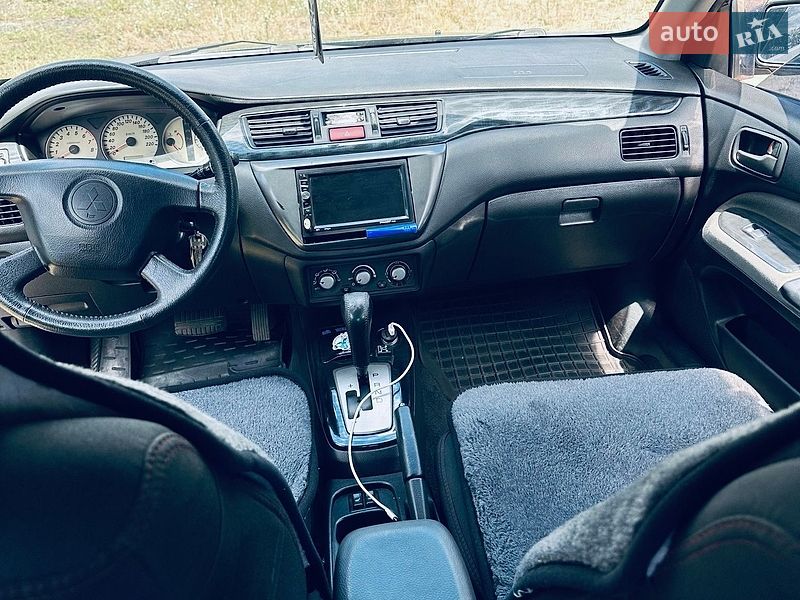 Седан Mitsubishi Lancer 2005 в Иванкове
