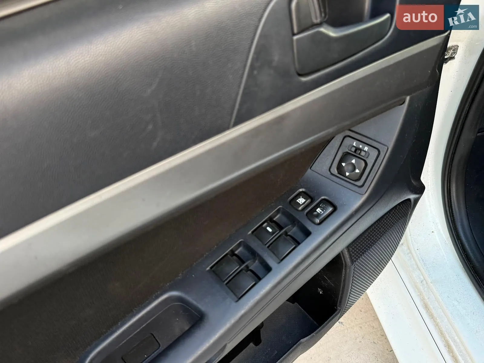2010 Mitsubishi Lancer - мініатюра 19