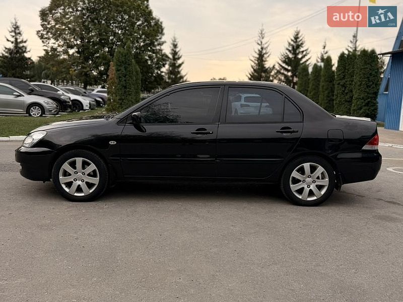 Седан Mitsubishi Lancer 2006 в Черновцах