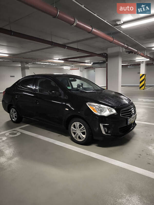 Седан Mitsubishi Mirage 2018 в Киеве