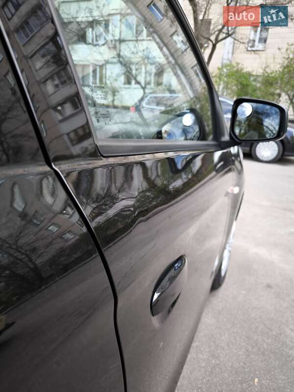 Седан Mitsubishi Mirage 2018 в Киеве