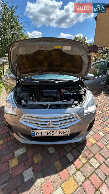 Седан Mitsubishi Mirage 2016 в Киеве