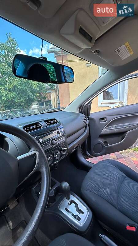 Седан Mitsubishi Mirage 2016 в Киеве