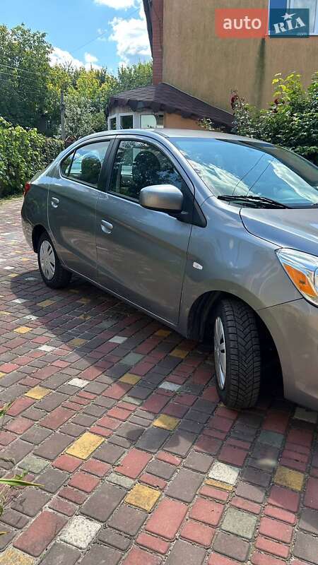 Седан Mitsubishi Mirage 2016 в Киеве