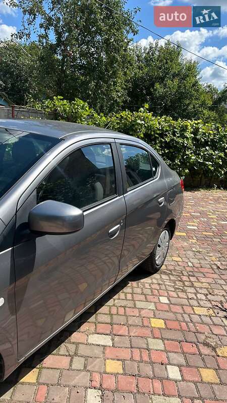 Седан Mitsubishi Mirage 2016 в Киеве