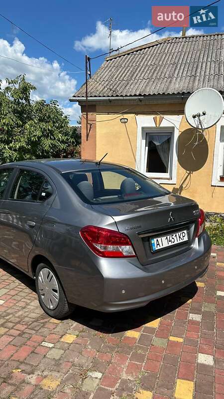 Седан Mitsubishi Mirage 2016 в Киеве