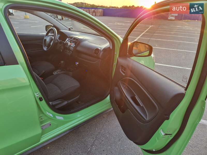 Хетчбек Mitsubishi Mirage 2014 в Кропивницькому