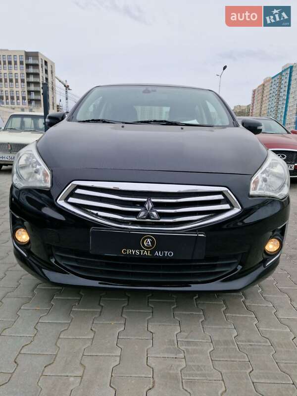 Седан Mitsubishi Mirage 2015 в Одессе