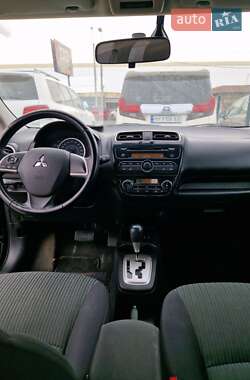 Седан Mitsubishi Mirage 2015 в 