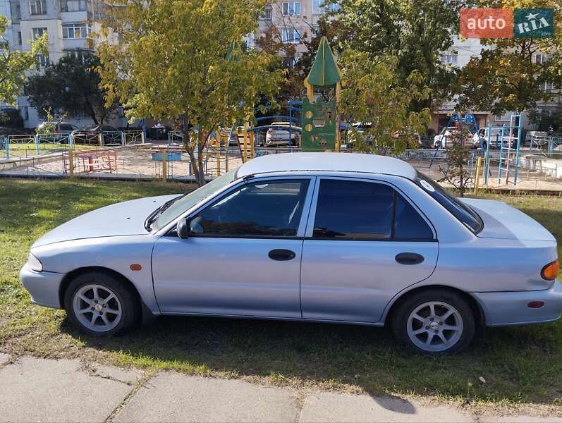Седан Mitsubishi Mirage 1994 в Киеве