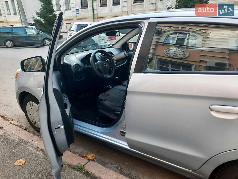 Хэтчбек Mitsubishi Mirage 2014 в Киеве