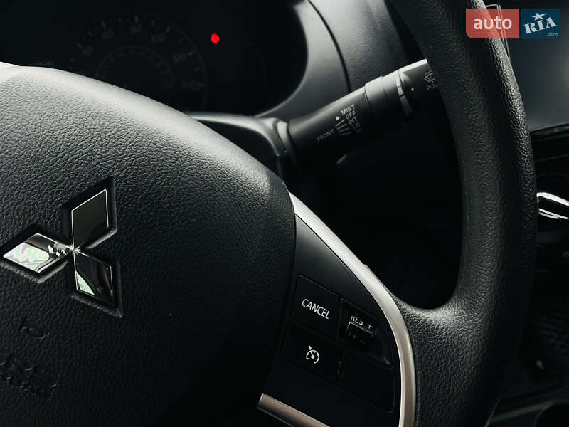 Седан Mitsubishi Mirage 2019 в Харкові