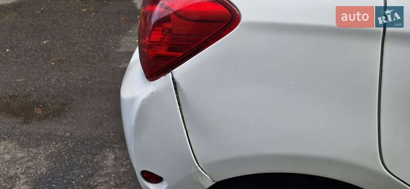 Хэтчбек Mitsubishi Mirage 2013 в Киеве