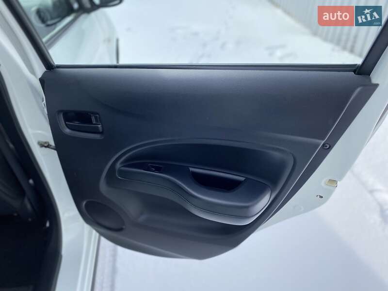 Хэтчбек Mitsubishi Mirage 2013 в Харькове