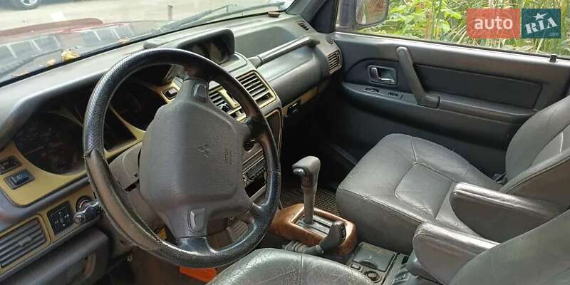 Внедорожник / Кроссовер Mitsubishi Montero 1995 в Киеве