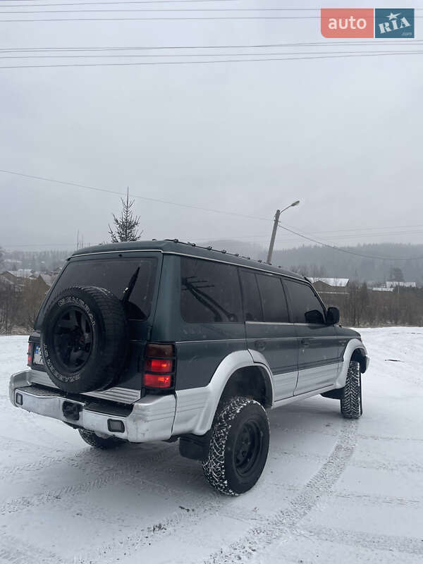 Внедорожник / Кроссовер Mitsubishi Montero 1995 в Микуличине