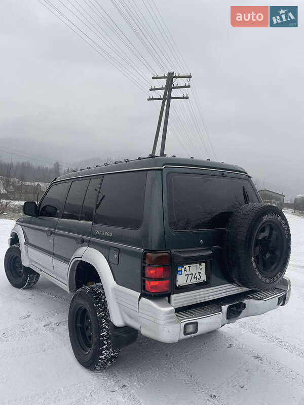 Внедорожник / Кроссовер Mitsubishi Montero 1995 в Микуличине