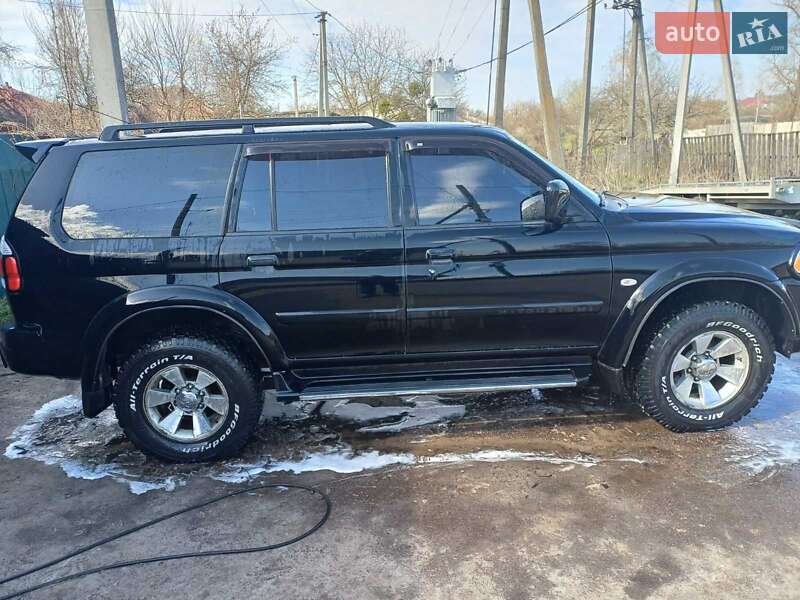 Внедорожник / Кроссовер Mitsubishi Montero 2005 в Коропе