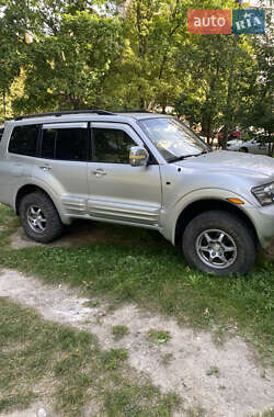 Позашляховик / Кросовер Mitsubishi Montero 2000 в 