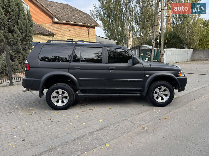 Внедорожник / Кроссовер Mitsubishi Nativa 2007 в Запорожье