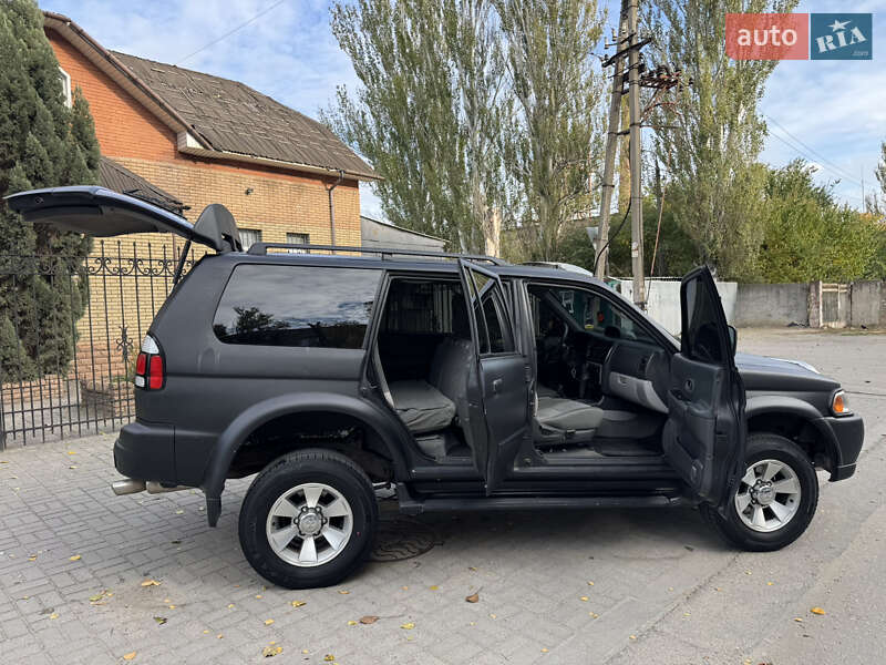 Внедорожник / Кроссовер Mitsubishi Nativa 2007 в Запорожье