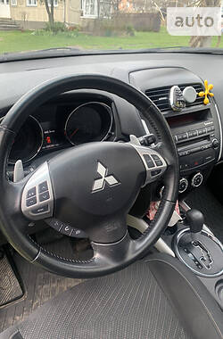 Позашляховик / Кросовер Mitsubishi Outlander Sport 2013 в Чернівцях