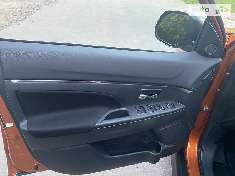 Внедорожник / Кроссовер Mitsubishi Outlander Sport 2019 в Львове