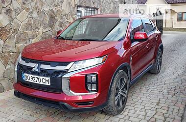 Позашляховик / Кросовер Mitsubishi Outlander Sport 2020 в 