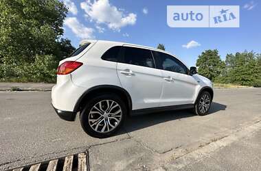 Внедорожник / Кроссовер Mitsubishi Outlander Sport 2016 в Киеве