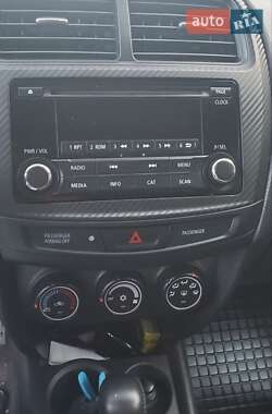 Внедорожник / Кроссовер Mitsubishi Outlander Sport 2015 в 