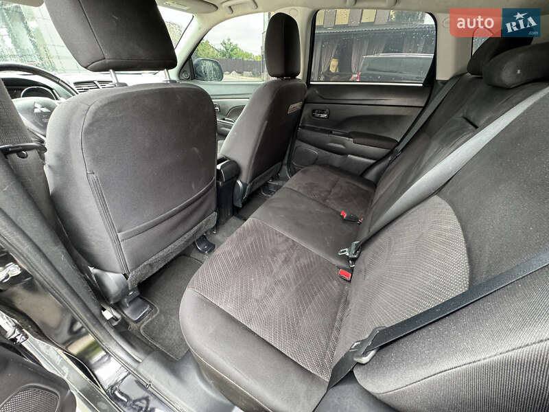 Внедорожник / Кроссовер Mitsubishi Outlander Sport 2015 в Ровно