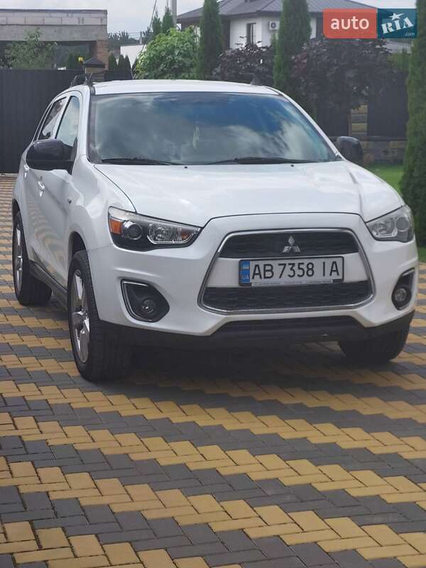 Внедорожник / Кроссовер Mitsubishi Outlander Sport 2015 в Луцке